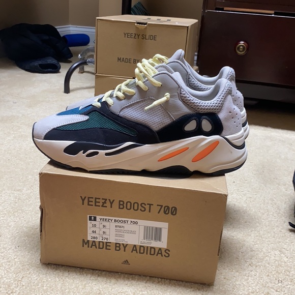 yeezy 700 - Picture 3 of 4